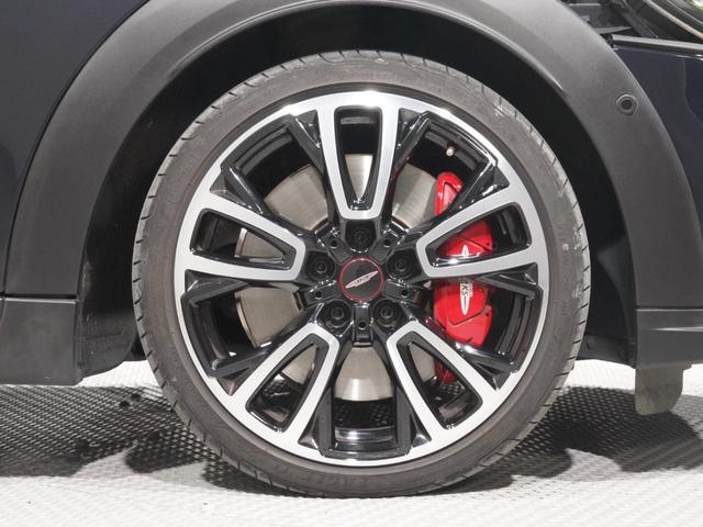 ＭＩＮＩ ジョンクーパーワークス　ジョンクーパーワークストリム　禁煙車　ワンオーナー　ハーフレザーシート　シートヒーター　ヘッドアップディスプレイ　アクティブクルコン　パーキングアシスト　バックカメラ　前後障害物センサー　純正ナビ　ＥＴＣ２．０　整備付（11枚目）