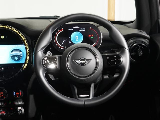 ＭＩＮＩ ジョンクーパーワークス　ジョンクーパーワークストリム　禁煙車　ワンオーナー　ハーフレザーシート　シートヒーター　ヘッドアップディスプレイ　アクティブクルコン　パーキングアシスト　バックカメラ　前後障害物センサー　純正ナビ　ＥＴＣ２．０　整備付（17枚目）