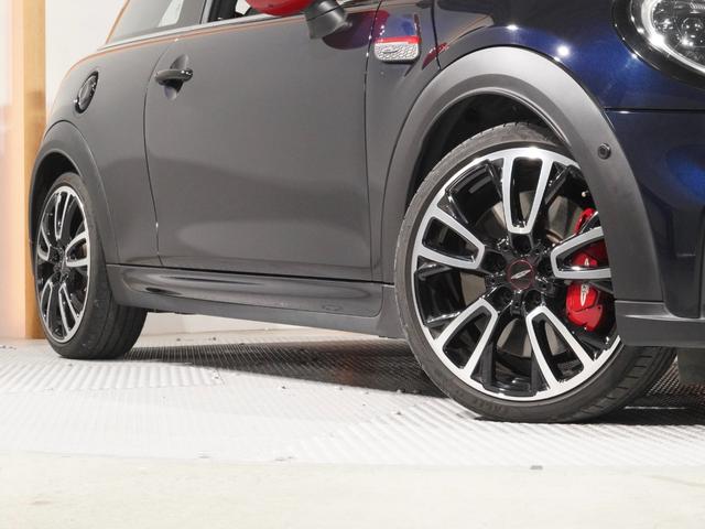 ＭＩＮＩ ジョンクーパーワークス　ジョンクーパーワークストリム　禁煙車　ワンオーナー　ハーフレザーシート　シートヒーター　ヘッドアップディスプレイ　アクティブクルコン　パーキングアシスト　バックカメラ　前後障害物センサー　純正ナビ　ＥＴＣ２．０　整備付（20枚目）
