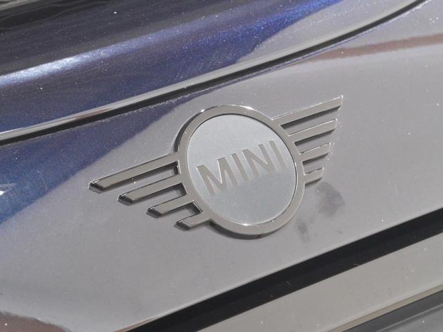 ＭＩＮＩ ジョンクーパーワークス　ジョンクーパーワークストリム　禁煙車　ワンオーナー　ハーフレザーシート　シートヒーター　ヘッドアップディスプレイ　アクティブクルコン　パーキングアシスト　バックカメラ　前後障害物センサー　純正ナビ　ＥＴＣ２．０　整備付（22枚目）