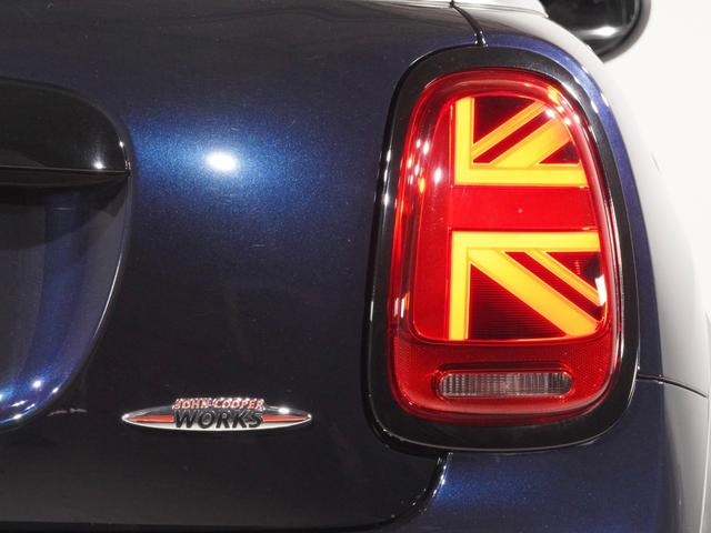 ＭＩＮＩ ジョンクーパーワークス　ジョンクーパーワークストリム　禁煙車　ワンオーナー　ハーフレザーシート　シートヒーター　ヘッドアップディスプレイ　アクティブクルコン　パーキングアシスト　バックカメラ　前後障害物センサー　純正ナビ　ＥＴＣ２．０　整備付（27枚目）