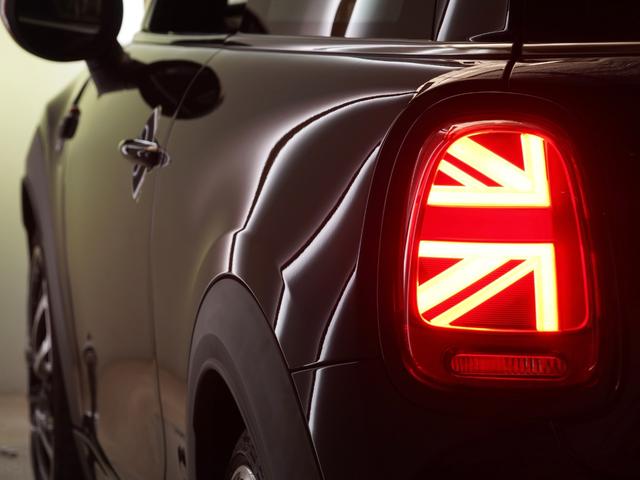 ＭＩＮＩ ジョンクーパーワークス　ジョンクーパーワークストリム　禁煙車　ワンオーナー　ハーフレザーシート　シートヒーター　ヘッドアップディスプレイ　アクティブクルコン　パーキングアシスト　バックカメラ　前後障害物センサー　純正ナビ　ＥＴＣ２．０　整備付（40枚目）