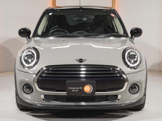 ＭＩＮＩ クーパーＤ　禁煙車　ヘッドアップディスプレイ　パーキングアシスト　バックカメラ　前後障害物センサー　コンフォートアクセス　ストレージコンパートメントパッケージ　純正ナビ　ＥＴＣ　整備付（8枚目）