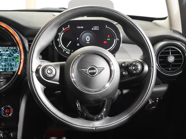 ＭＩＮＩ クーパーＤ　禁煙車　ヘッドアップディスプレイ　パーキングアシスト　バックカメラ　前後障害物センサー　コンフォートアクセス　ストレージコンパートメントパッケージ　純正ナビ　ＥＴＣ　整備付（17枚目）