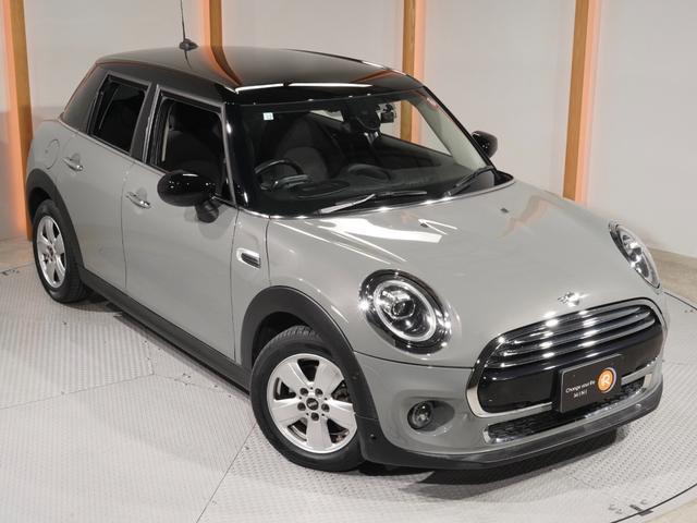 ＭＩＮＩ クーパーＤ　禁煙車　ヘッドアップディスプレイ　パーキングアシスト　バックカメラ　前後障害物センサー　コンフォートアクセス　ストレージコンパートメントパッケージ　純正ナビ　ＥＴＣ　整備付（19枚目）