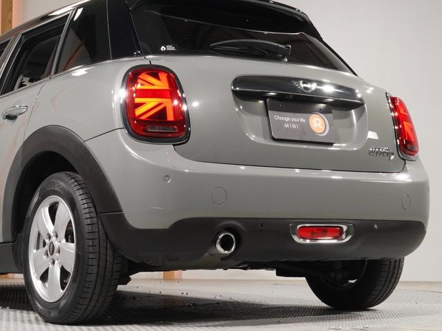 ＭＩＮＩ クーパーＤ　禁煙車　ヘッドアップディスプレイ　パーキングアシスト　バックカメラ　前後障害物センサー　コンフォートアクセス　ストレージコンパートメントパッケージ　純正ナビ　ＥＴＣ　整備付（26枚目）