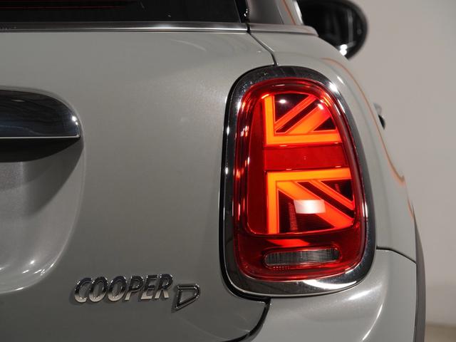 ＭＩＮＩ クーパーＤ　禁煙車　ヘッドアップディスプレイ　パーキングアシスト　バックカメラ　前後障害物センサー　コンフォートアクセス　ストレージコンパートメントパッケージ　純正ナビ　ＥＴＣ　整備付（27枚目）