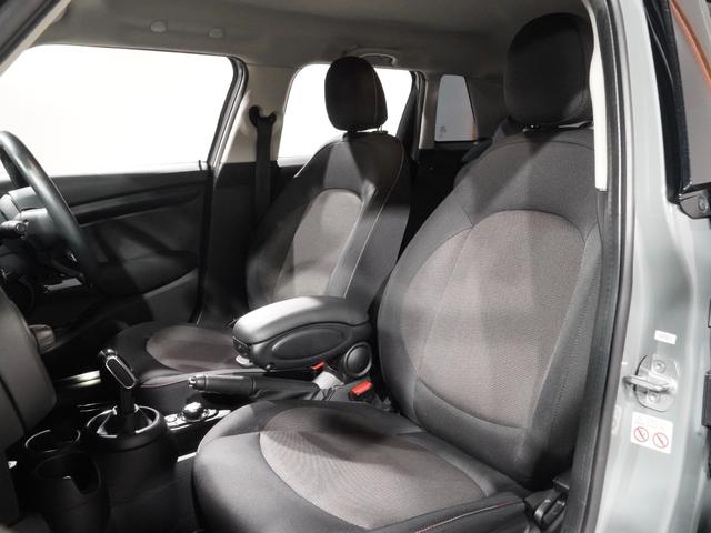 ＭＩＮＩ クーパーＤ　禁煙車　ヘッドアップディスプレイ　パーキングアシスト　バックカメラ　前後障害物センサー　コンフォートアクセス　ストレージコンパートメントパッケージ　純正ナビ　ＥＴＣ　整備付（33枚目）