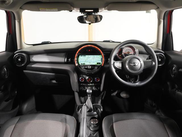 ＭＩＮＩ クーパーＤ　禁煙車　純正ナビ　バックカメラ　リア障害物センサー　レザーステアリング　ＬＥＤヘッドライト　ホワイトターンシグナルライト　ＥＴＣ　整備付（4枚目）