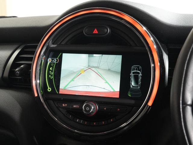 ＭＩＮＩ クーパーＤ　禁煙車　純正ナビ　バックカメラ　リア障害物センサー　レザーステアリング　ＬＥＤヘッドライト　ホワイトターンシグナルライト　ＥＴＣ　整備付（6枚目）