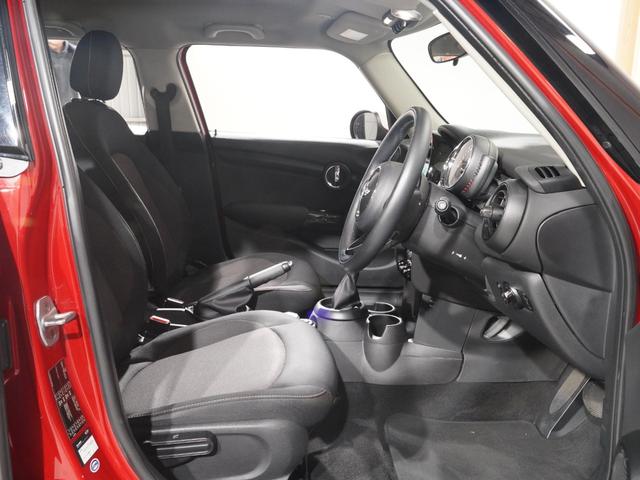 ＭＩＮＩ クーパーＤ　禁煙車　純正ナビ　バックカメラ　リア障害物センサー　レザーステアリング　ＬＥＤヘッドライト　ホワイトターンシグナルライト　ＥＴＣ　整備付（13枚目）