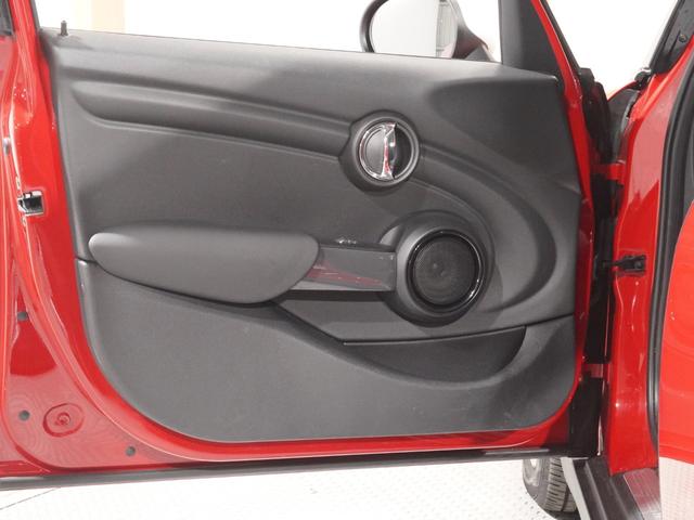 ＭＩＮＩ クーパーＤ　禁煙車　純正ナビ　バックカメラ　リア障害物センサー　レザーステアリング　ＬＥＤヘッドライト　ホワイトターンシグナルライト　ＥＴＣ　整備付（14枚目）