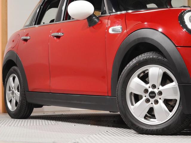 ＭＩＮＩ クーパーＤ　禁煙車　純正ナビ　バックカメラ　リア障害物センサー　レザーステアリング　ＬＥＤヘッドライト　ホワイトターンシグナルライト　ＥＴＣ　整備付（20枚目）
