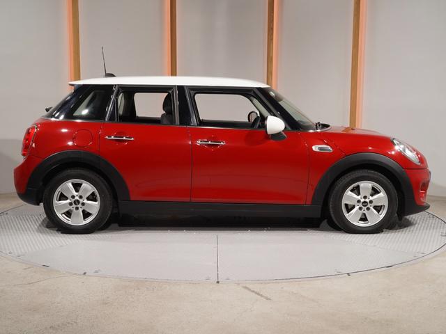 ＭＩＮＩ クーパーＤ　禁煙車　純正ナビ　バックカメラ　リア障害物センサー　レザーステアリング　ＬＥＤヘッドライト　ホワイトターンシグナルライト　ＥＴＣ　整備付（23枚目）
