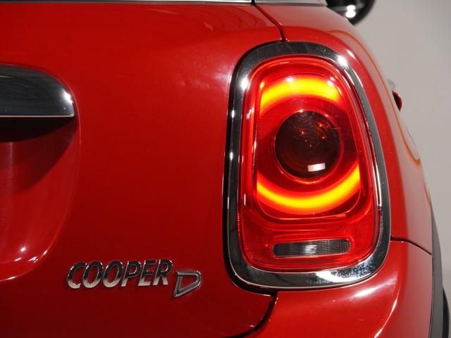 ＭＩＮＩ クーパーＤ　禁煙車　純正ナビ　バックカメラ　リア障害物センサー　レザーステアリング　ＬＥＤヘッドライト　ホワイトターンシグナルライト　ＥＴＣ　整備付（26枚目）