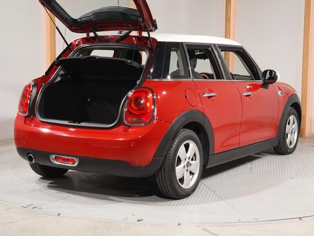 ＭＩＮＩ クーパーＤ　禁煙車　純正ナビ　バックカメラ　リア障害物センサー　レザーステアリング　ＬＥＤヘッドライト　ホワイトターンシグナルライト　ＥＴＣ　整備付（27枚目）
