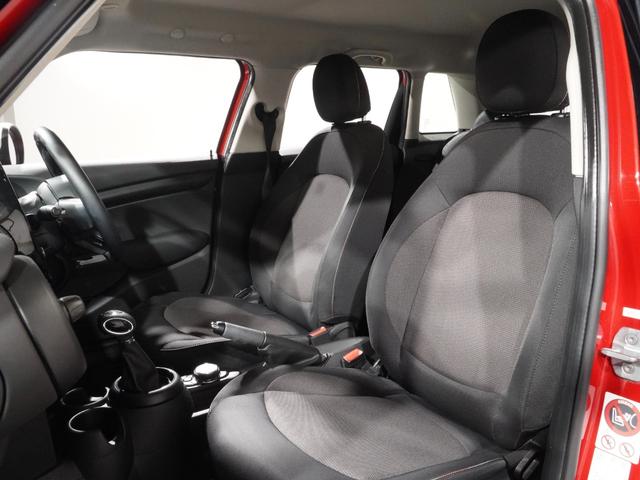 ＭＩＮＩ クーパーＤ　禁煙車　純正ナビ　バックカメラ　リア障害物センサー　レザーステアリング　ＬＥＤヘッドライト　ホワイトターンシグナルライト　ＥＴＣ　整備付（32枚目）