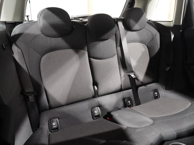 ＭＩＮＩ クーパーＤ　禁煙車　純正ナビ　バックカメラ　リア障害物センサー　レザーステアリング　ＬＥＤヘッドライト　ホワイトターンシグナルライト　ＥＴＣ　整備付（33枚目）