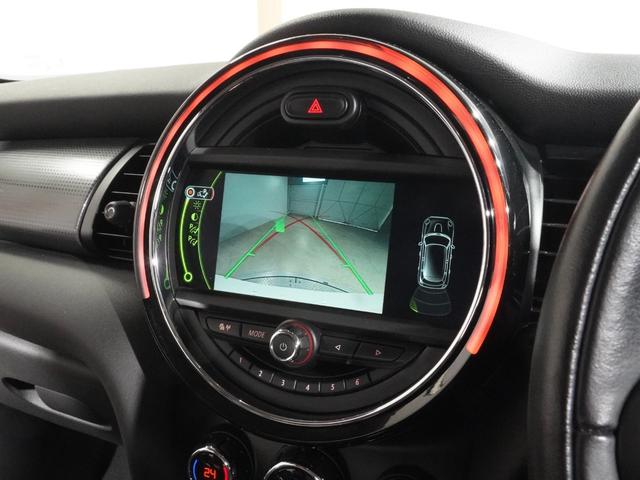 MINI クーパー 禁煙車 コンフォートアクセス バックカメラ リア障害物センサー ストレージコンパートメントパッケージ LEDヘッドライト 純正ナビ ETC 整備付(6枚目)
