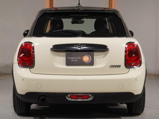 MINI クーパー 禁煙車 コンフォートアクセス バックカメラ リア障害物センサー ストレージコンパートメントパッケージ LEDヘッドライト 純正ナビ ETC 整備付(9枚目)