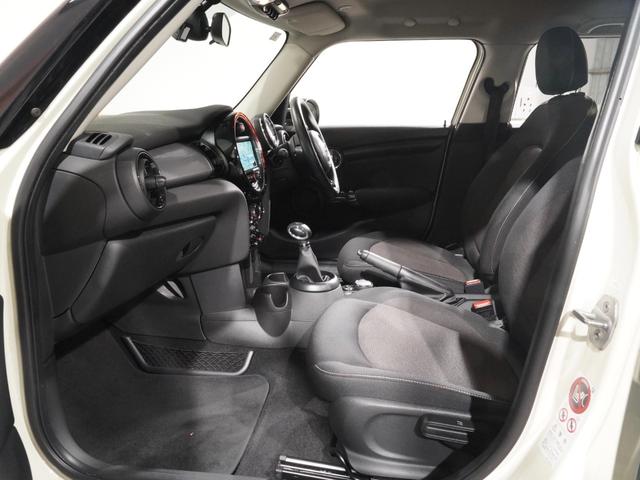 MINI クーパー 禁煙車 コンフォートアクセス バックカメラ リア障害物センサー ストレージコンパートメントパッケージ LEDヘッドライト 純正ナビ ETC 整備付(12枚目)