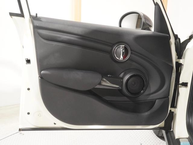 MINI クーパー 禁煙車 コンフォートアクセス バックカメラ リア障害物センサー ストレージコンパートメントパッケージ LEDヘッドライト 純正ナビ ETC 整備付(14枚目)