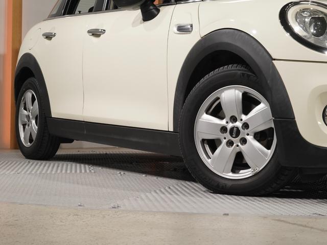 MINI クーパー 禁煙車 コンフォートアクセス バックカメラ リア障害物センサー ストレージコンパートメントパッケージ LEDヘッドライト 純正ナビ ETC 整備付(20枚目)
