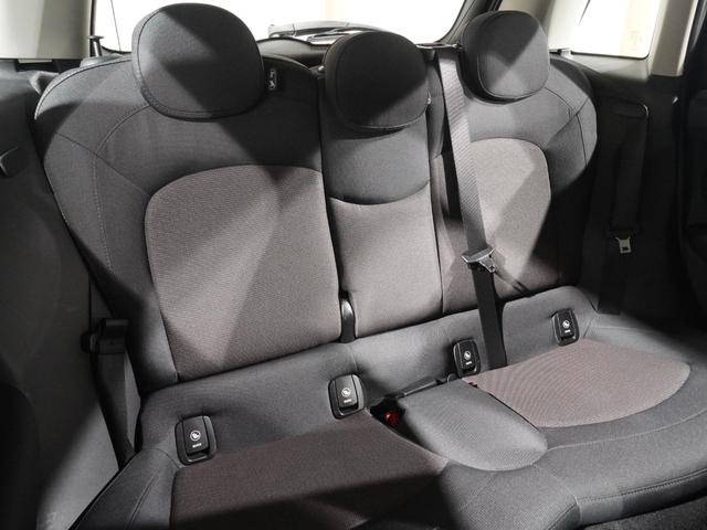 MINI クーパー 禁煙車 コンフォートアクセス バックカメラ リア障害物センサー ストレージコンパートメントパッケージ LEDヘッドライト 純正ナビ ETC 整備付(34枚目)