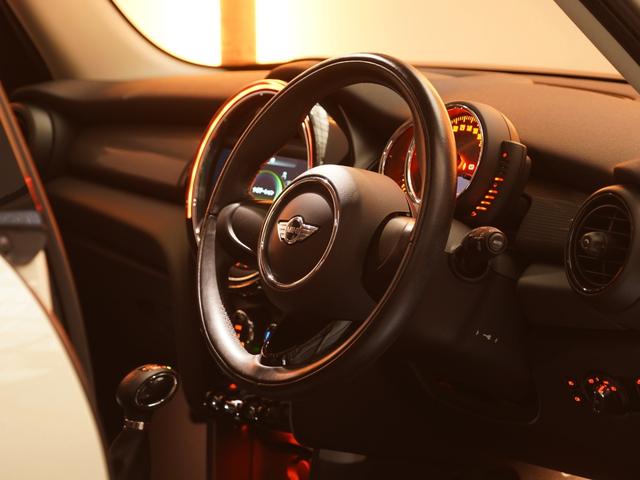 MINI クーパー 禁煙車 コンフォートアクセス バックカメラ リア障害物センサー ストレージコンパートメントパッケージ LEDヘッドライト 純正ナビ ETC 整備付(39枚目)