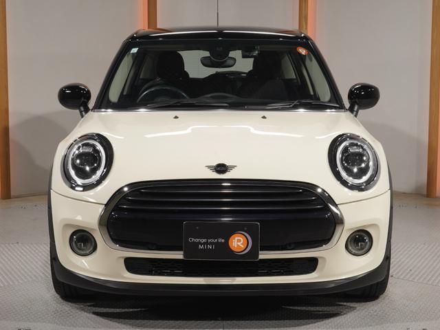 ＭＩＮＩ クーパー　禁煙車　コンフォートアクセス　アシスト　バックカメラ　前後障害物センサー　衝突被害軽減ブレーキ　ＬＥＤヘッドライト　ストレージコンパートメントパッケージ　純正ナビ　ＥＴＣ　整備付（8枚目）