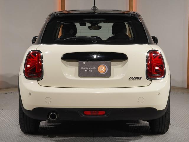 ＭＩＮＩ クーパー　禁煙車　コンフォートアクセス　アシスト　バックカメラ　前後障害物センサー　衝突被害軽減ブレーキ　ＬＥＤヘッドライト　ストレージコンパートメントパッケージ　純正ナビ　ＥＴＣ　整備付（9枚目）
