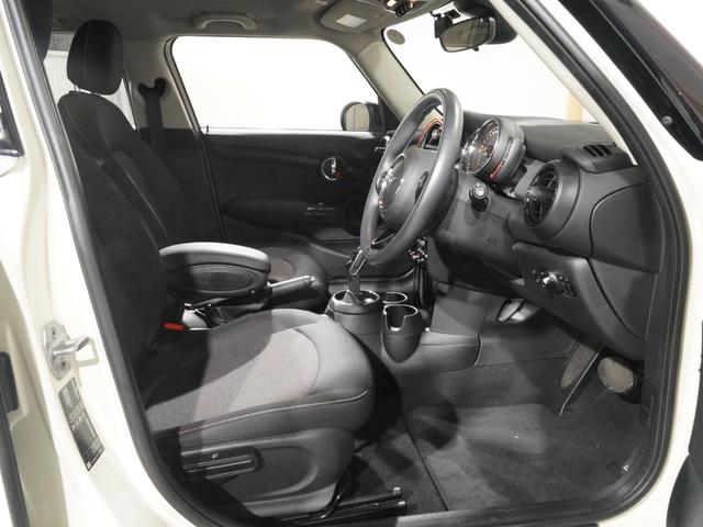 ＭＩＮＩ クーパー　禁煙車　コンフォートアクセス　アシスト　バックカメラ　前後障害物センサー　衝突被害軽減ブレーキ　ＬＥＤヘッドライト　ストレージコンパートメントパッケージ　純正ナビ　ＥＴＣ　整備付（13枚目）