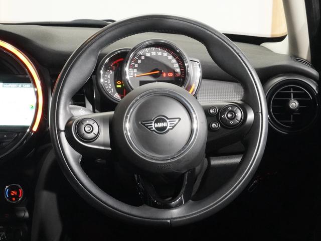 ＭＩＮＩ クーパー　禁煙車　コンフォートアクセス　アシスト　バックカメラ　前後障害物センサー　衝突被害軽減ブレーキ　ＬＥＤヘッドライト　ストレージコンパートメントパッケージ　純正ナビ　ＥＴＣ　整備付（17枚目）