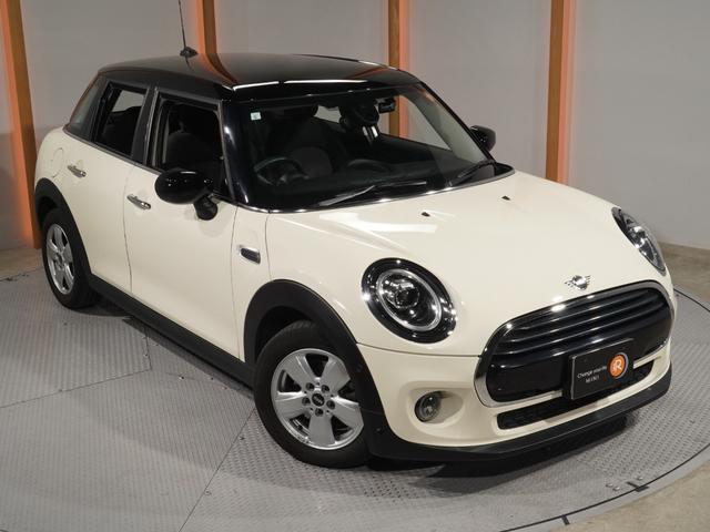 ＭＩＮＩ クーパー　禁煙車　コンフォートアクセス　アシスト　バックカメラ　前後障害物センサー　衝突被害軽減ブレーキ　ＬＥＤヘッドライト　ストレージコンパートメントパッケージ　純正ナビ　ＥＴＣ　整備付（19枚目）