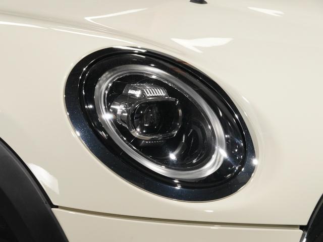 ＭＩＮＩ クーパー　禁煙車　コンフォートアクセス　アシスト　バックカメラ　前後障害物センサー　衝突被害軽減ブレーキ　ＬＥＤヘッドライト　ストレージコンパートメントパッケージ　純正ナビ　ＥＴＣ　整備付（21枚目）