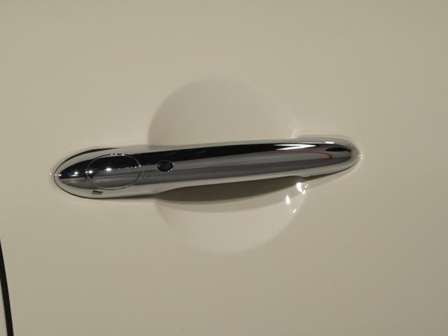 ＭＩＮＩ クーパー　禁煙車　コンフォートアクセス　アシスト　バックカメラ　前後障害物センサー　衝突被害軽減ブレーキ　ＬＥＤヘッドライト　ストレージコンパートメントパッケージ　純正ナビ　ＥＴＣ　整備付（25枚目）