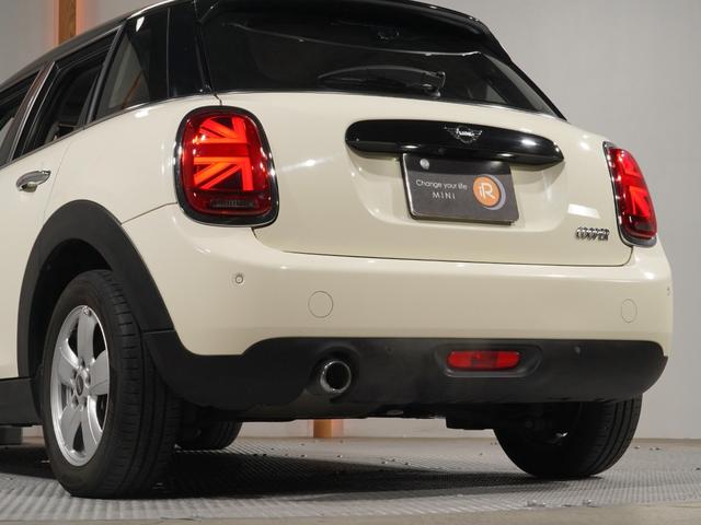 ＭＩＮＩ クーパー　禁煙車　コンフォートアクセス　アシスト　バックカメラ　前後障害物センサー　衝突被害軽減ブレーキ　ＬＥＤヘッドライト　ストレージコンパートメントパッケージ　純正ナビ　ＥＴＣ　整備付（26枚目）