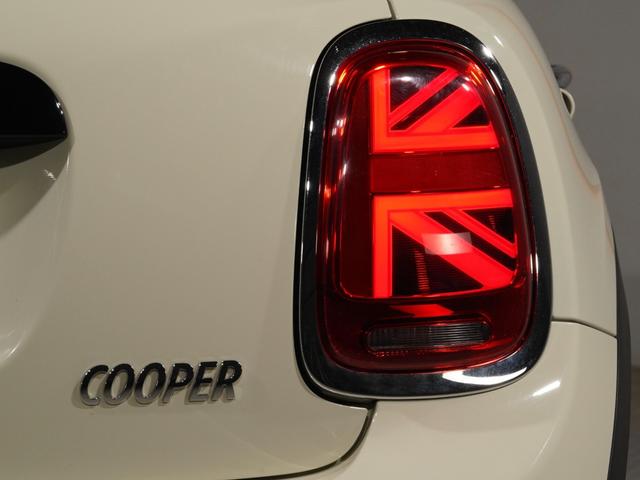 ＭＩＮＩ クーパー　禁煙車　コンフォートアクセス　アシスト　バックカメラ　前後障害物センサー　衝突被害軽減ブレーキ　ＬＥＤヘッドライト　ストレージコンパートメントパッケージ　純正ナビ　ＥＴＣ　整備付（27枚目）