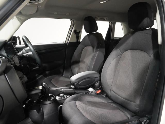 ＭＩＮＩ クーパー　禁煙車　コンフォートアクセス　アシスト　バックカメラ　前後障害物センサー　衝突被害軽減ブレーキ　ＬＥＤヘッドライト　ストレージコンパートメントパッケージ　純正ナビ　ＥＴＣ　整備付（33枚目）