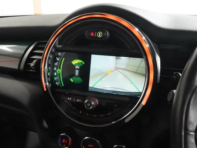 ＭＩＮＩ クーパーＳ　６０イヤーズエディション　限定車　禁煙車　ワンオーナー　専用装備　レザーシート　シートヒーター　アクティブクルコン　バックカメラ　前後障害物センサー　パーキングシスト　ドライビングモード　純正ナビ　ＥＴＣ２．０　整備付（6枚目）