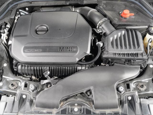 ＭＩＮＩ クーパーＳ　６０イヤーズエディション　限定車　禁煙車　ワンオーナー　専用装備　レザーシート　シートヒーター　アクティブクルコン　バックカメラ　前後障害物センサー　パーキングシスト　ドライビングモード　純正ナビ　ＥＴＣ２．０　整備付（7枚目）