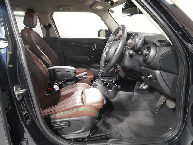 ＭＩＮＩ クーパーＳ　６０イヤーズエディション　限定車　禁煙車　ワンオーナー　専用装備　レザーシート　シートヒーター　アクティブクルコン　バックカメラ　前後障害物センサー　パーキングシスト　ドライビングモード　純正ナビ　ＥＴＣ２．０　整備付（13枚目）