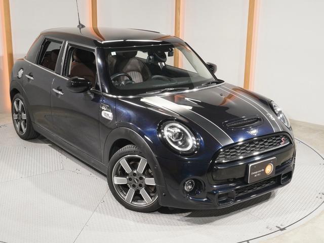 ＭＩＮＩ クーパーＳ　６０イヤーズエディション　限定車　禁煙車　ワンオーナー　専用装備　レザーシート　シートヒーター　アクティブクルコン　バックカメラ　前後障害物センサー　パーキングシスト　ドライビングモード　純正ナビ　ＥＴＣ２．０　整備付（19枚目）
