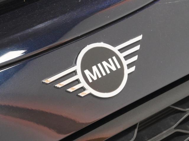 ＭＩＮＩ クーパーＳ　６０イヤーズエディション　限定車　禁煙車　ワンオーナー　専用装備　レザーシート　シートヒーター　アクティブクルコン　バックカメラ　前後障害物センサー　パーキングシスト　ドライビングモード　純正ナビ　ＥＴＣ２．０　整備付（22枚目）