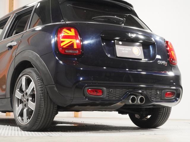ＭＩＮＩ クーパーＳ　６０イヤーズエディション　限定車　禁煙車　ワンオーナー　専用装備　レザーシート　シートヒーター　アクティブクルコン　バックカメラ　前後障害物センサー　パーキングシスト　ドライビングモード　純正ナビ　ＥＴＣ２．０　整備付（27枚目）