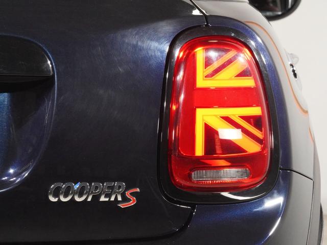 ＭＩＮＩ クーパーＳ　６０イヤーズエディション　限定車　禁煙車　ワンオーナー　専用装備　レザーシート　シートヒーター　アクティブクルコン　バックカメラ　前後障害物センサー　パーキングシスト　ドライビングモード　純正ナビ　ＥＴＣ２．０　整備付（28枚目）