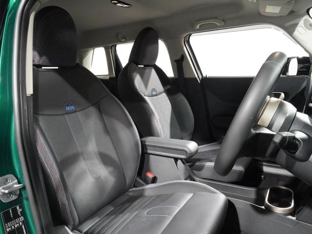 ＭＩＮＩ クーパーＳ　クラシック・トリム　ベスキン／クロス　シート＆ハンドルヒーター　前後カメラ　レーンアシスト　ＡｐｐｌｅＣａｒＰｌａｙ　純正ナビ　ワイヤレスチャージ　ペダル踏み間違い抑制機能　後車衝突警告機能　ＥＴＣ２．０　整備付（5枚目）