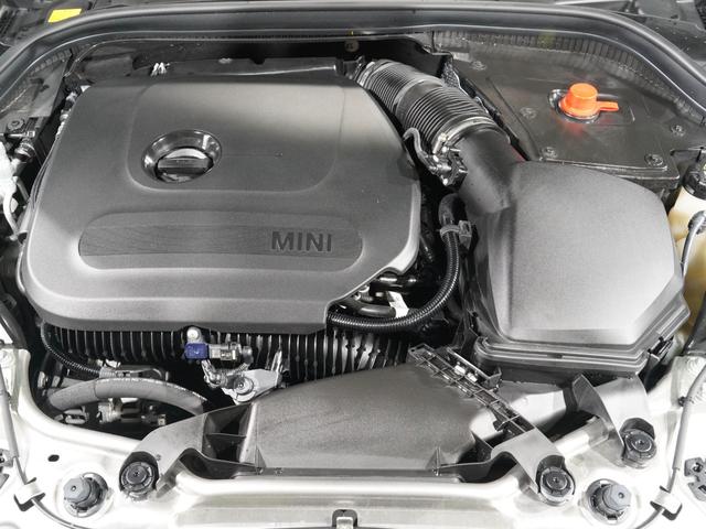 ＭＩＮＩ クーパーＳ　クラシック・トリム　ベスキン／クロス　シート＆ハンドルヒーター　前後カメラ　レーンアシスト　ＡｐｐｌｅＣａｒＰｌａｙ　純正ナビ　ワイヤレスチャージ　ペダル踏み間違い抑制機能　後車衝突警告機能　ＥＴＣ２．０　整備付（8枚目）
