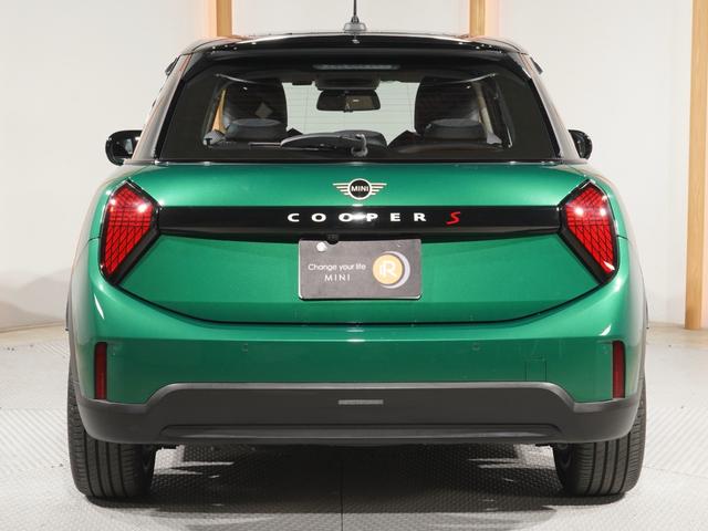 ＭＩＮＩ クーパーＳ　クラシック・トリム　ベスキン／クロス　シート＆ハンドルヒーター　前後カメラ　レーンアシスト　ＡｐｐｌｅＣａｒＰｌａｙ　純正ナビ　ワイヤレスチャージ　ペダル踏み間違い抑制機能　後車衝突警告機能　ＥＴＣ２．０　整備付（10枚目）