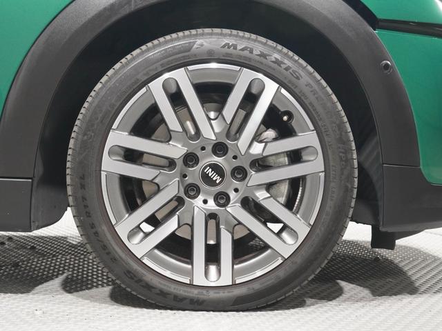 ＭＩＮＩ クーパーＳ　クラシック・トリム　ベスキン／クロス　シート＆ハンドルヒーター　前後カメラ　レーンアシスト　ＡｐｐｌｅＣａｒＰｌａｙ　純正ナビ　ワイヤレスチャージ　ペダル踏み間違い抑制機能　後車衝突警告機能　ＥＴＣ２．０　整備付（12枚目）